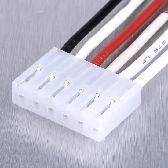 Gute Qualität entsprechend den Kundenanforderungen. Kundenspezifischer Kabelbaum mit JST-Steckerkabel