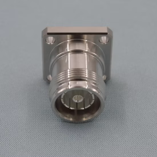 4,3/10 weiblicher 50-Ohm-HF-Koaxialstecker mit 25,4-mm-Quadratflansch, 2,8-mm-Isolator und 4-mm-Stift